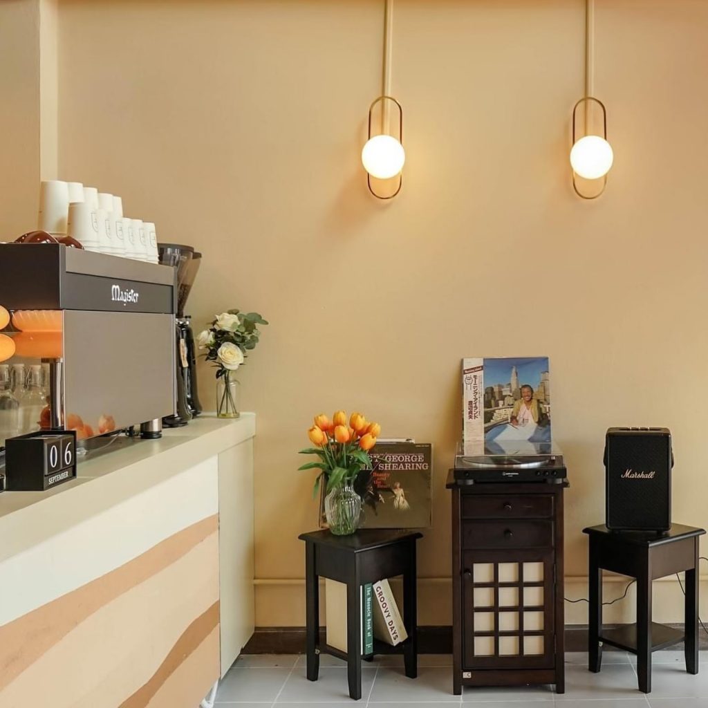 Co - fee & Co (โคฟี่แอนด์โค)