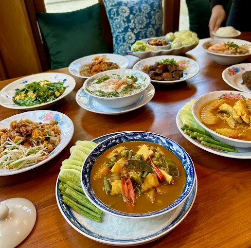 สำรับกับข้าว อาหารใต้ภูเก็ตเชียงใหม่