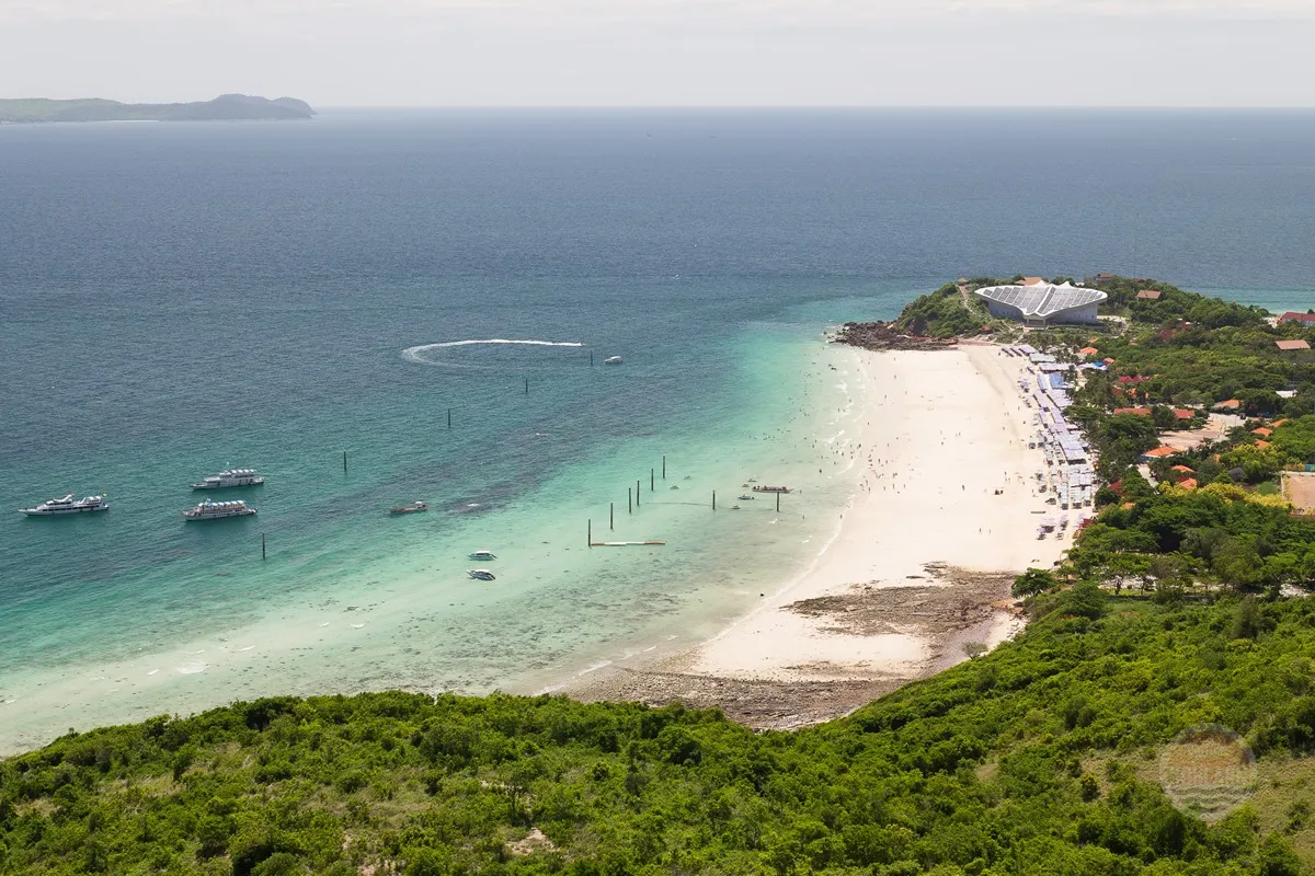 จุดชมวิวเกาะล้าน มุมสูง 360 องศา พร้อมกิจกรรมพาราไกลดิ้งยอดฮิต