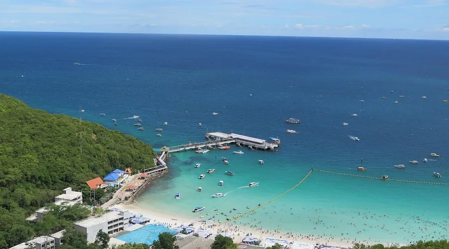 หาดตาแหวน เกาะล้าน โซนพักผ่อนและกิจกรรมทางน้ำ