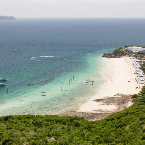 จุดชมวิวเกาะล้าน มุมสูง 360 องศา พร้อมกิจกรรมพาราไกลดิ้งยอดฮิต